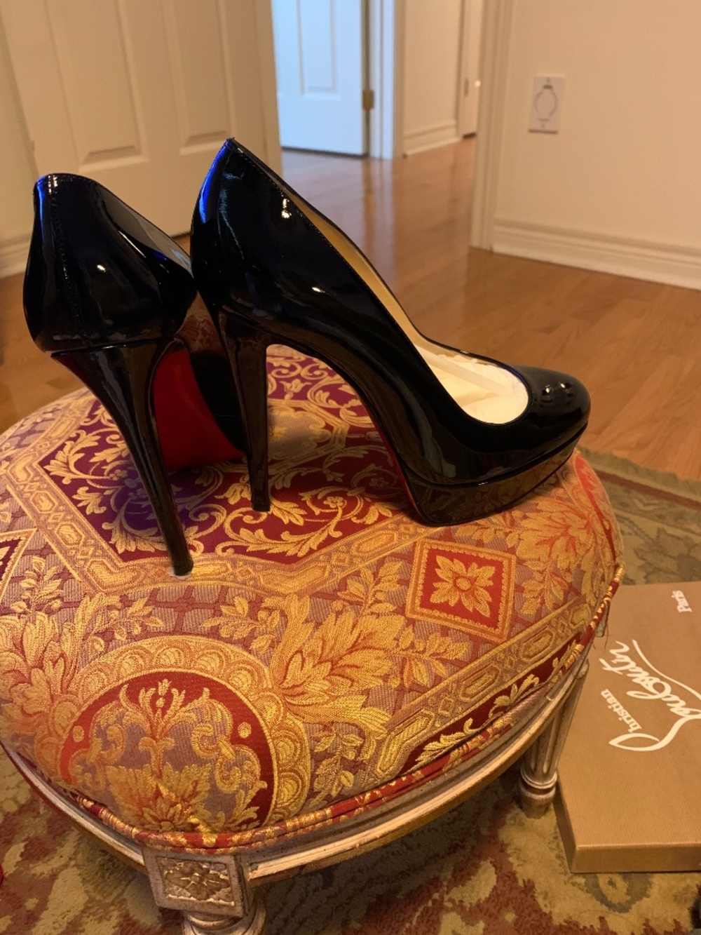 Shoes - Picture 6 of 8